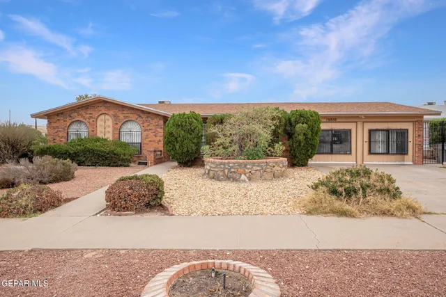a view of a house with outdoor space