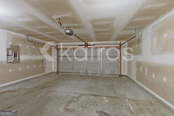 102 Colonial Way Springfield, GA 31329 - Photo 24 of 28 a view of an empty garage