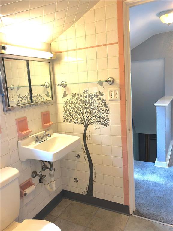 2399 Rose Garden Road Pittsburgh, PA 15220 - Photo 20 of 24 Gallery Image 20