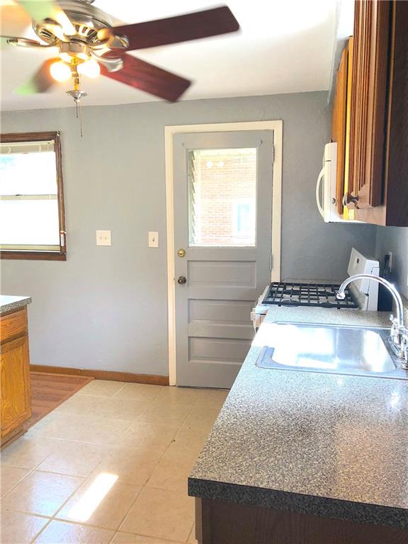 2399 Rose Garden Road Pittsburgh, PA 15220 - Photo 9 of 24 Gallery Image 9