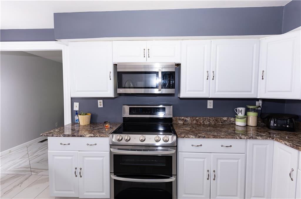 2445 North Franklin Road Indianapolis, IN 46219 - Photo 6 of 18 Gallery Image 6