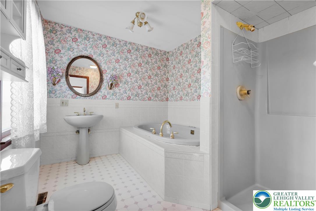 547 Roberts Road Nazareth, PA 18064 - Photo 13 of 56 Gallery Image 13
