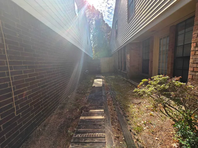 a view of a pathway of a house