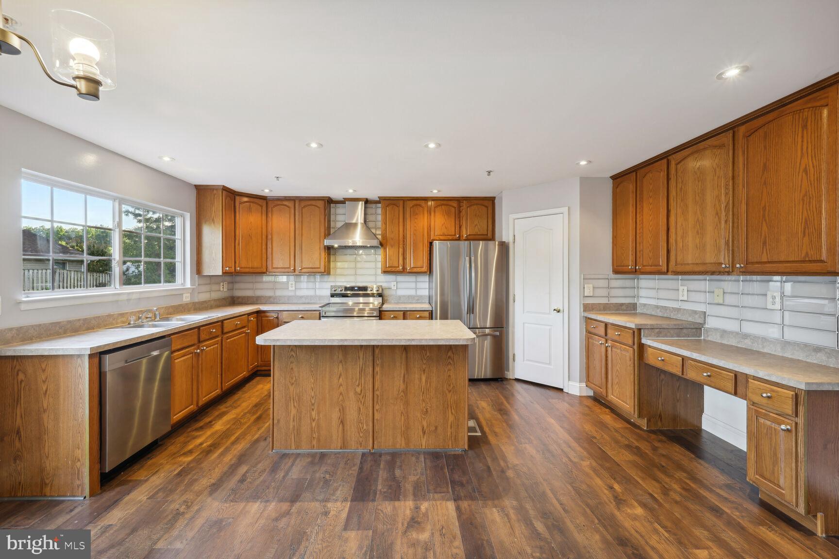 4602 Muscoti Way Bowie, MD 20720 - Photo 3 of 58 Kitchen