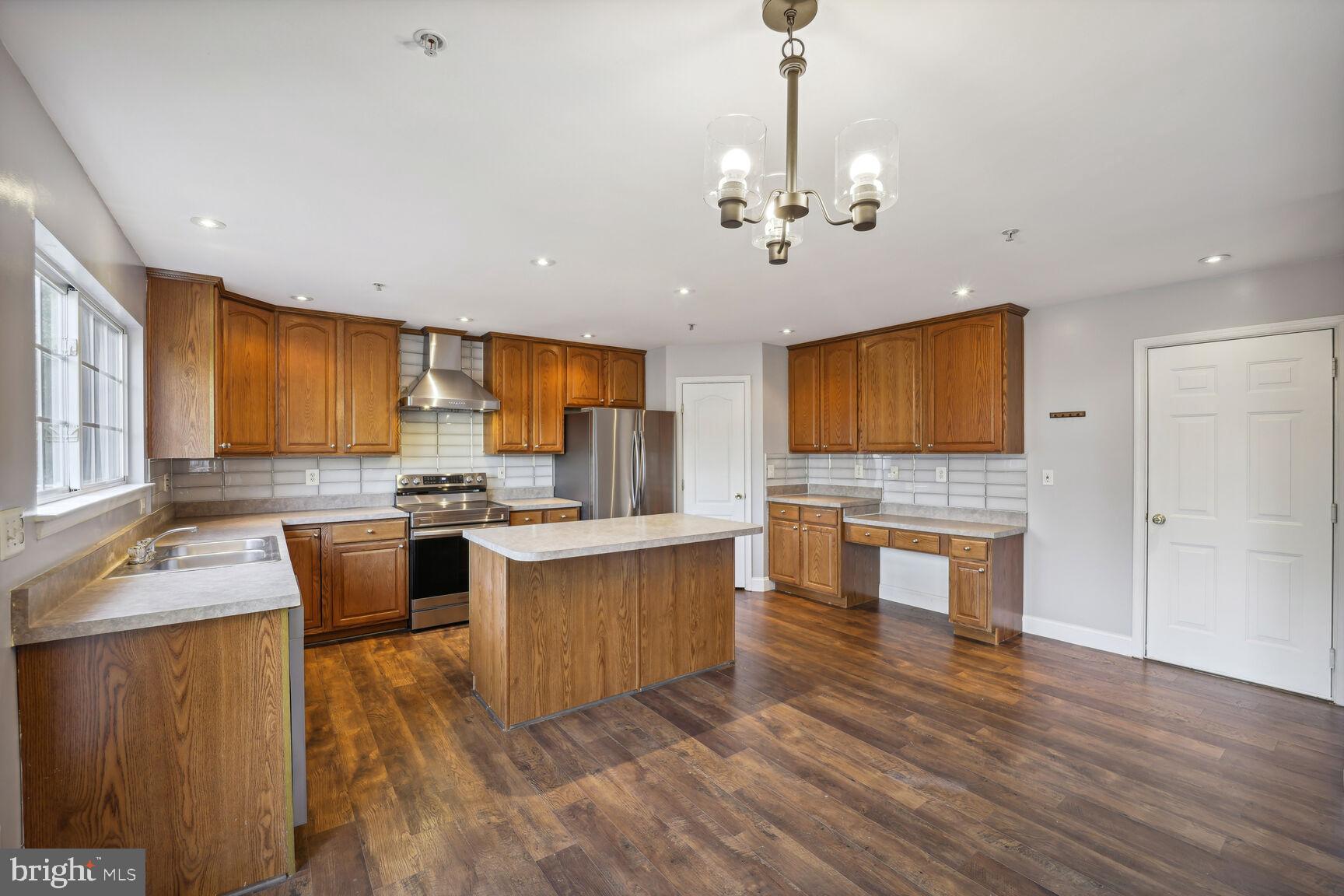4602 Muscoti Way Bowie, MD 20720 - Photo 6 of 58 East-in Kitchen