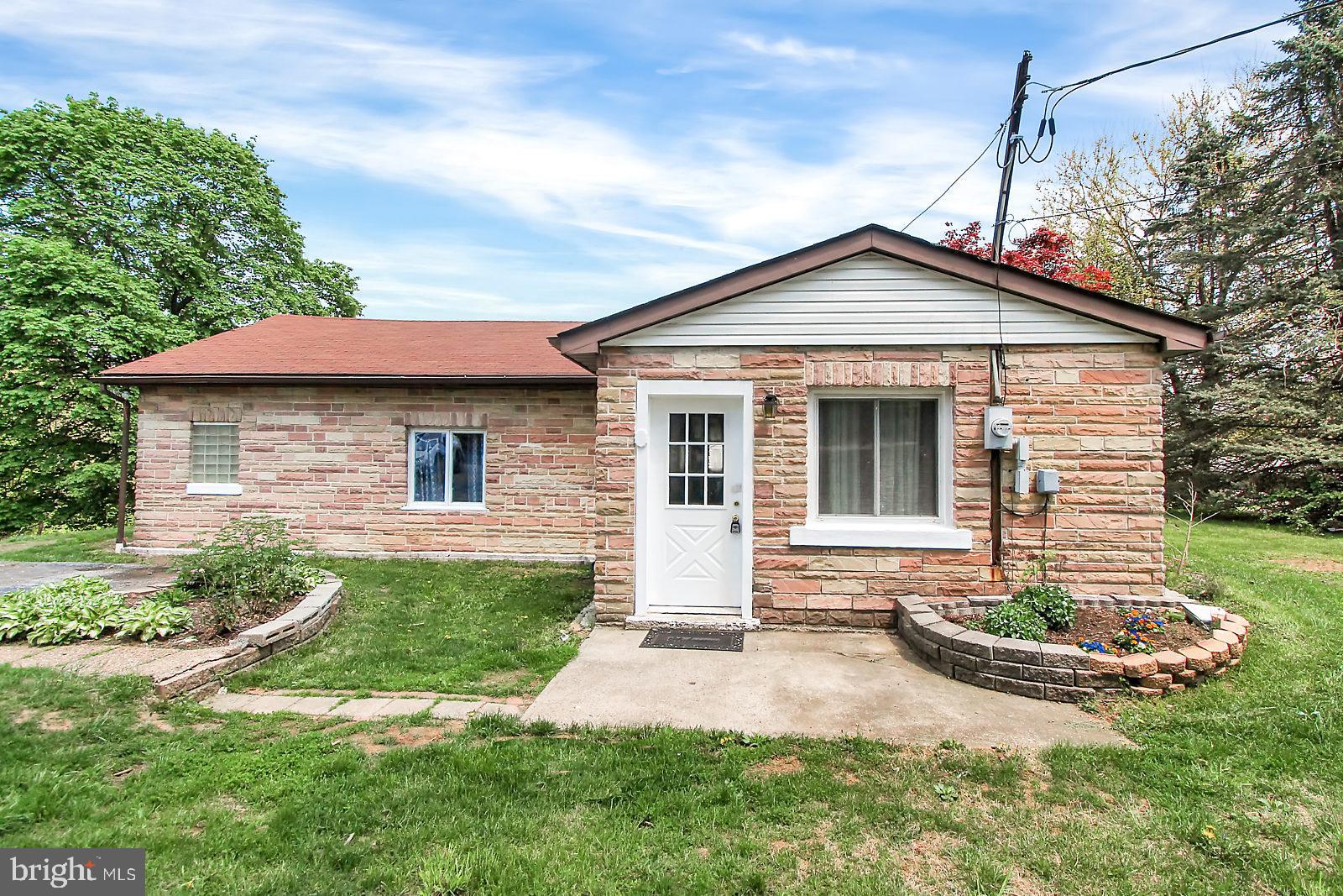Adorable rancher on 1/2 Acre off quiet street!