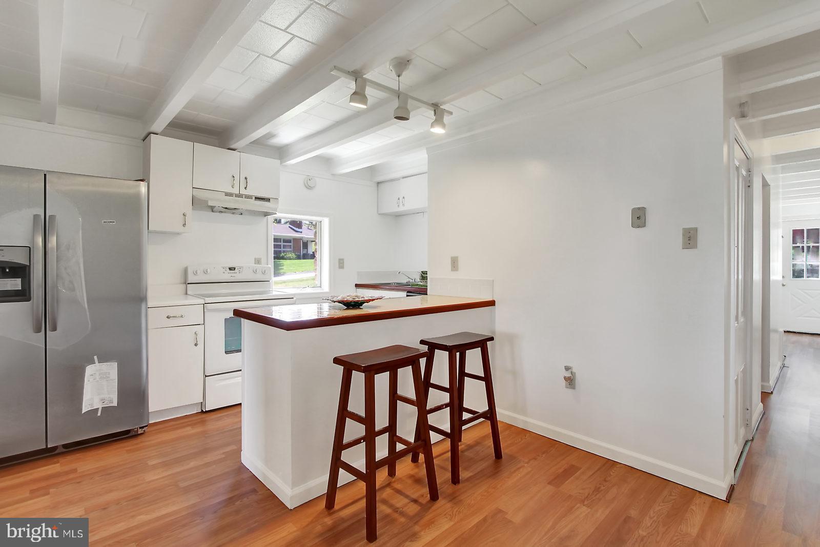 Sparkling KItchen. Brand new refrigerator!