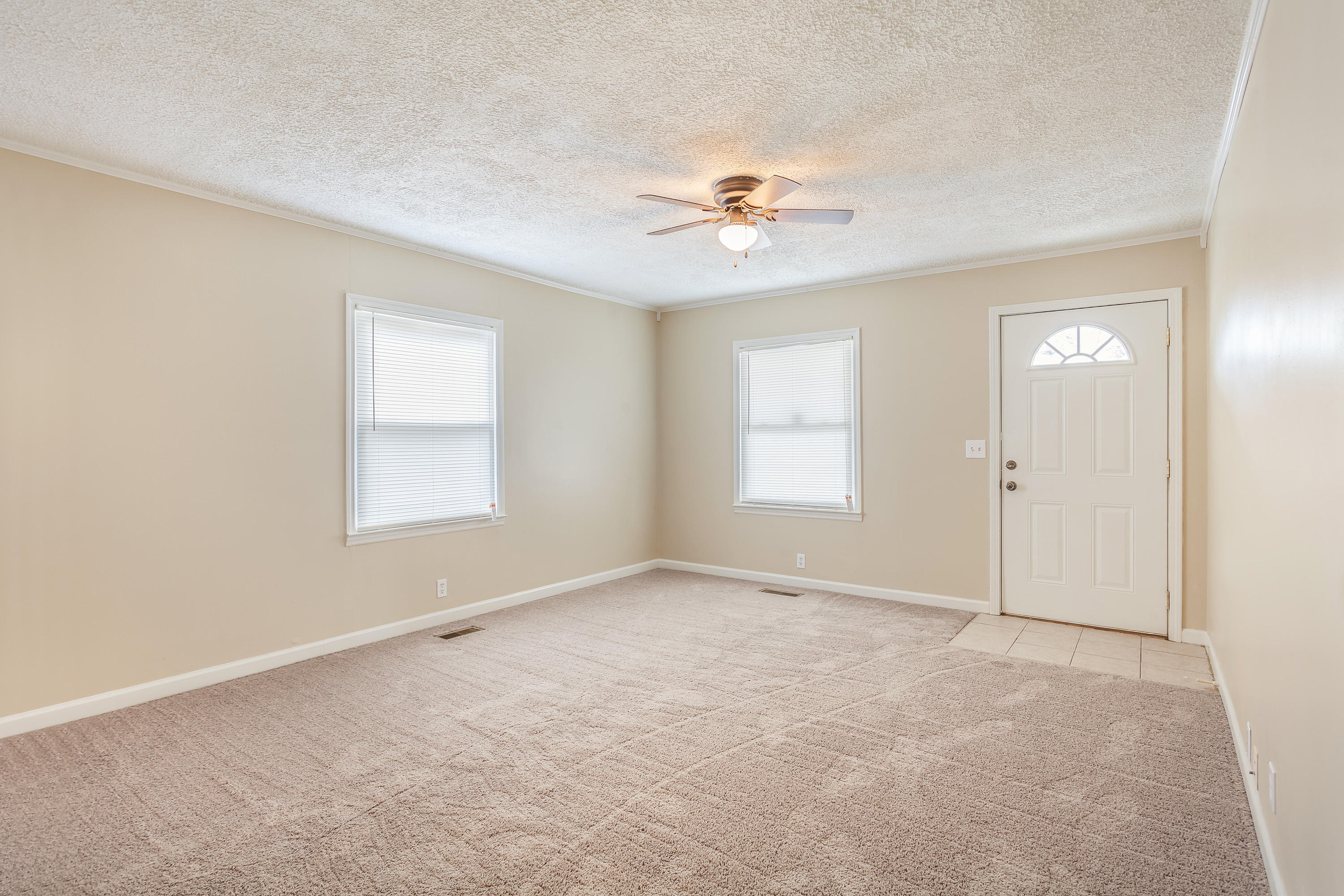 3904 Bennett Road Chattanooga, TN 37412 - Photo 3 of 11 Living Room