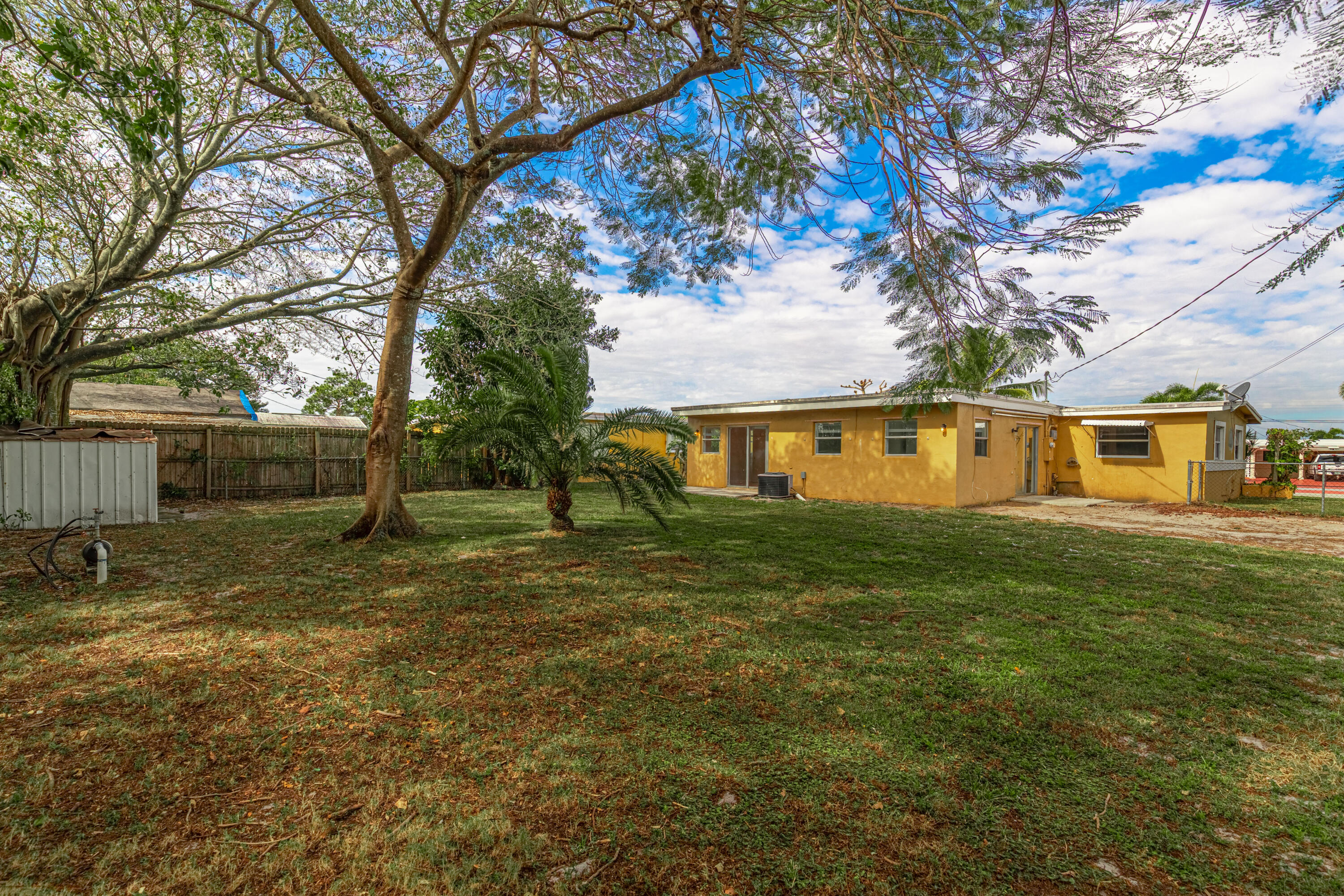 5652 South Rue Road West Palm Beach, FL 33415 - Photo 5 of 30 Back Home