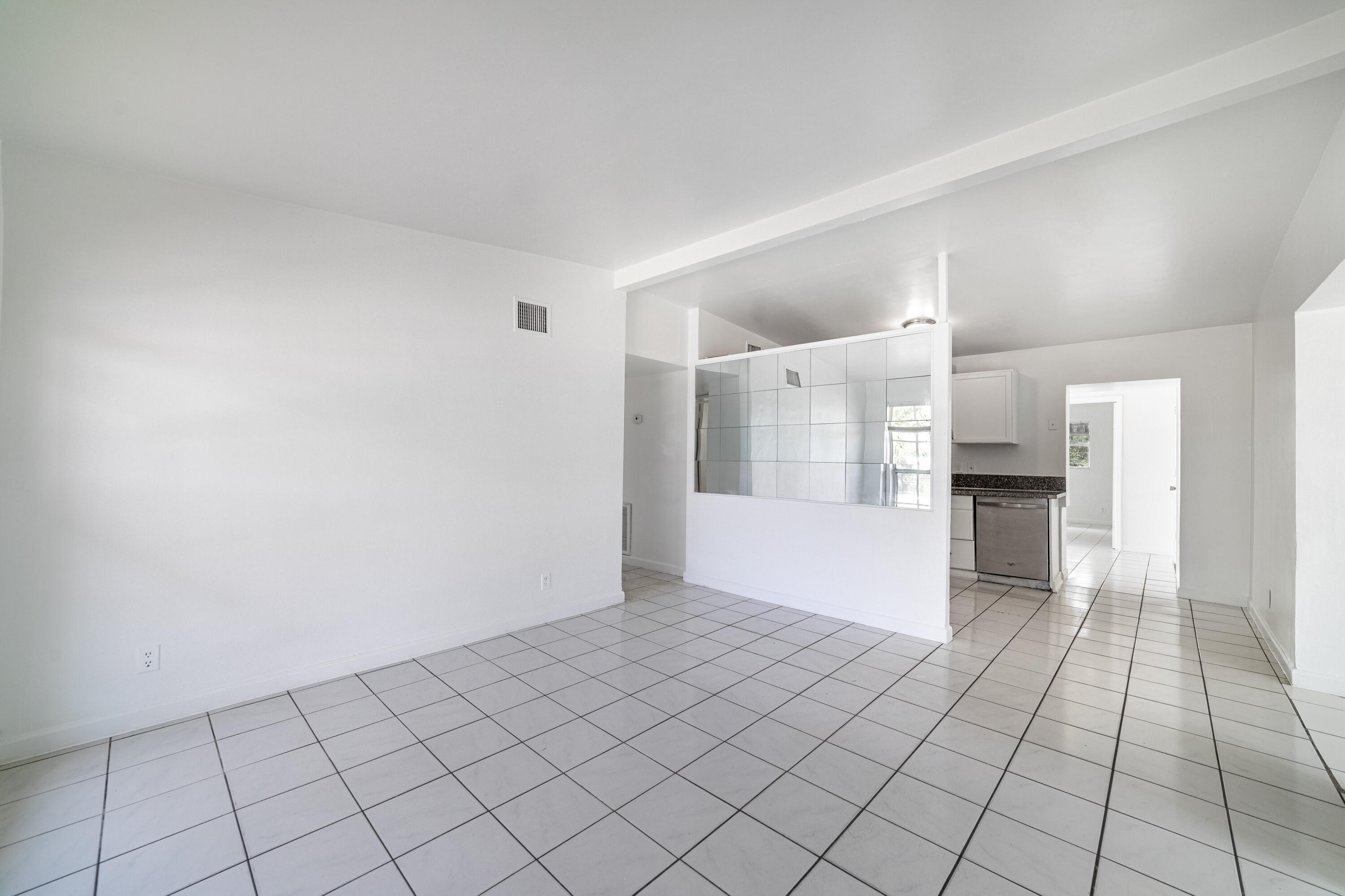 5652 South Rue Road West Palm Beach, FL 33415 - Photo 9 of 30 Livingroom