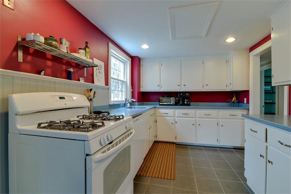 19 Lena Road Natick, MA 01760 - Photo 10 of 29 Gallery Image 10