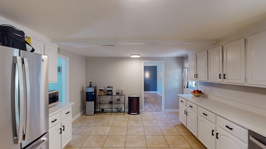 11 Lansing Road Lynn, MA 01904 - Photo 10 of 29