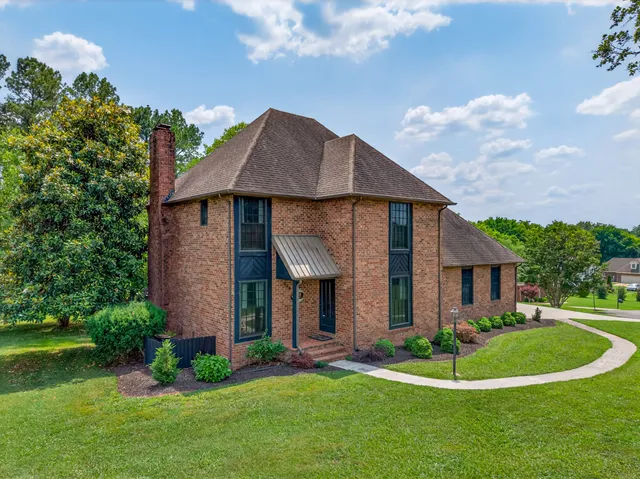 $539,900 | 806 Manor Drive, Fayetteville, TN 37334