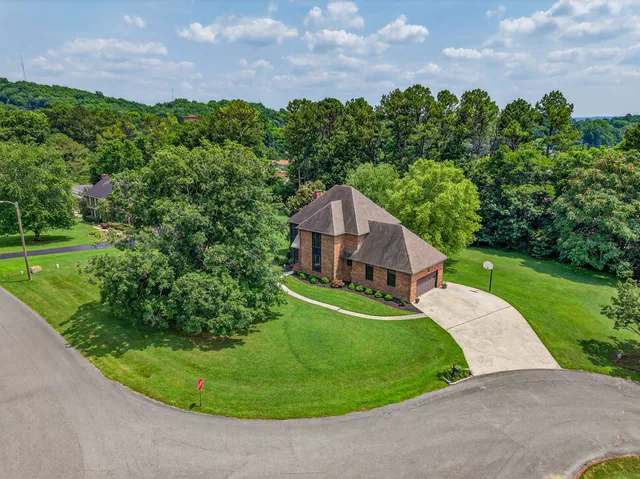$539,900 | 806 Manor Drive, Fayetteville, TN 37334