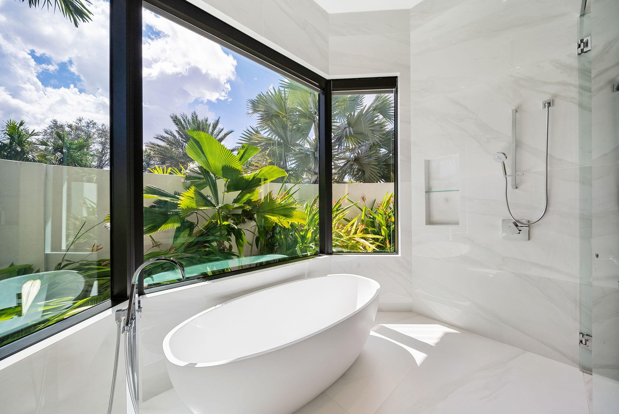 208 Locha Drive Jupiter, FL 33458 - Photo 34 of 125 Bath Tub