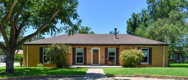 $255,000 | 1404 South China Street, Brady, TX 76825