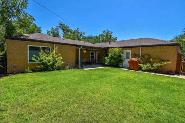 $255,000 | 1404 South China Street, Brady, TX 76825