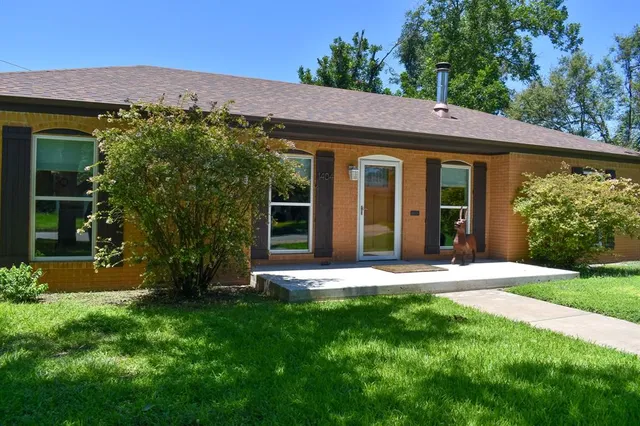 $255,000 | 1404 South China Street, Brady, TX 76825