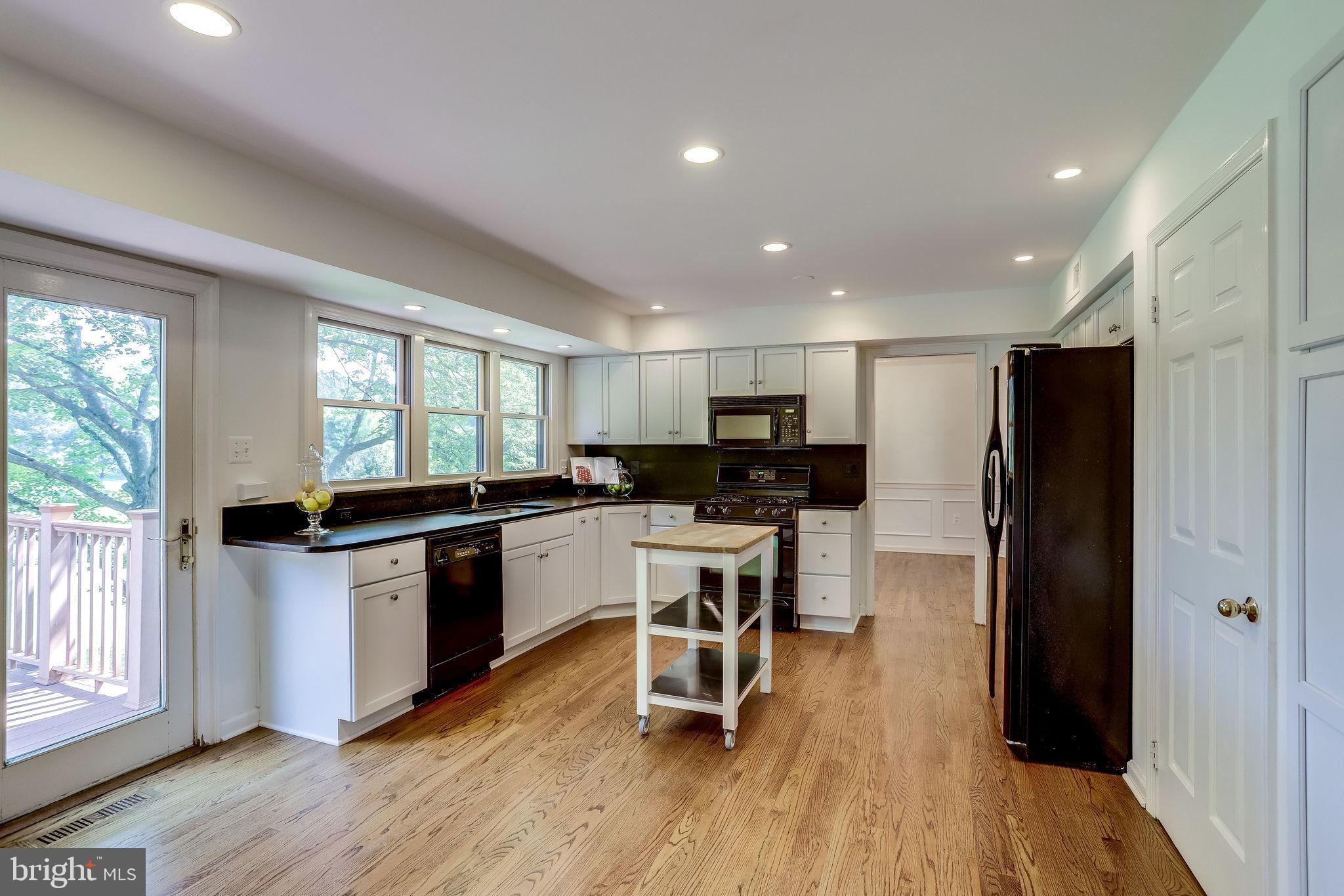 1009 Riva Ridge Drive Great Falls, VA 22066 - Photo 20 of 62 Access to Deck