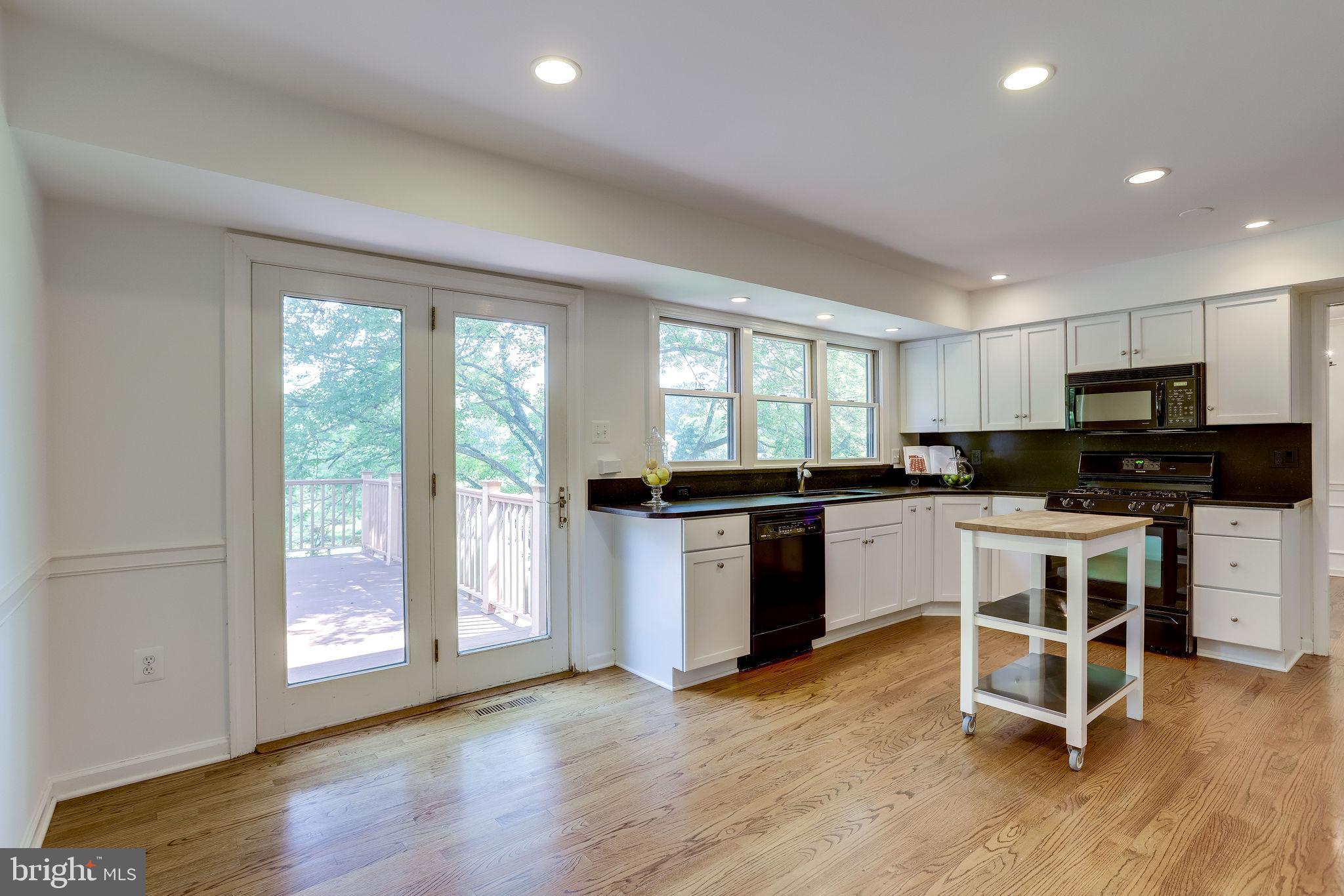 1009 Riva Ridge Drive Great Falls, VA 22066 - Photo 24 of 62 Lots of Natural Light