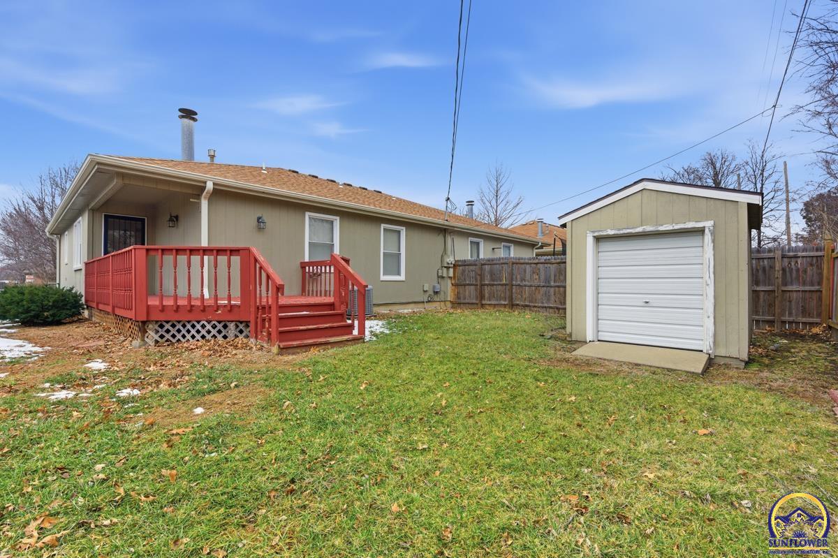 1012 Southwest Kent Place Topeka, KS 66604 - Photo 11 of 29