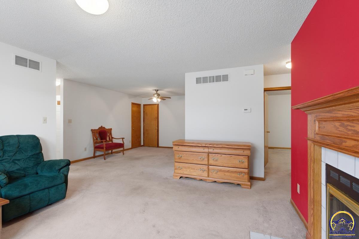 1012 Southwest Kent Place Topeka, KS 66604 - Photo 12 of 29