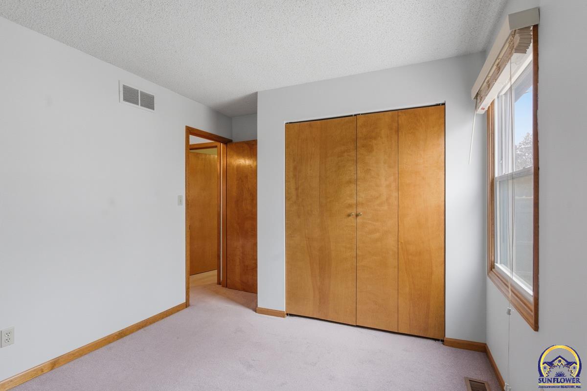 1012 Southwest Kent Place Topeka, KS 66604 - Photo 14 of 29