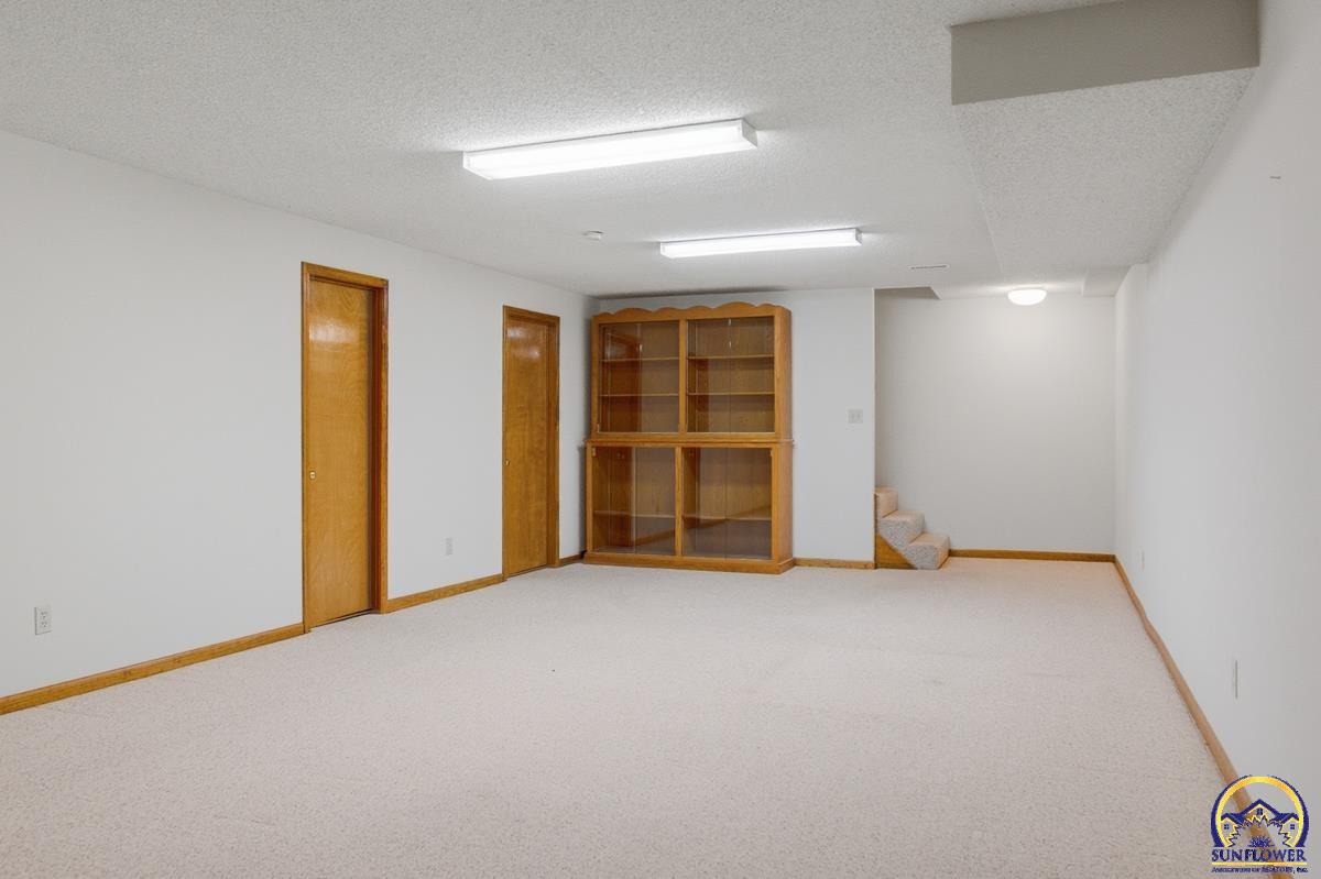 1012 Southwest Kent Place Topeka, KS 66604 - Photo 23 of 29