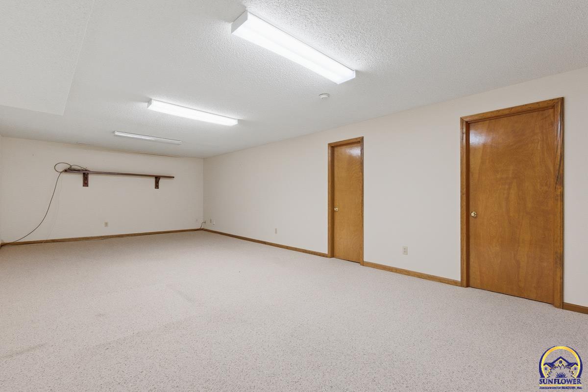 1012 Southwest Kent Place Topeka, KS 66604 - Photo 24 of 29