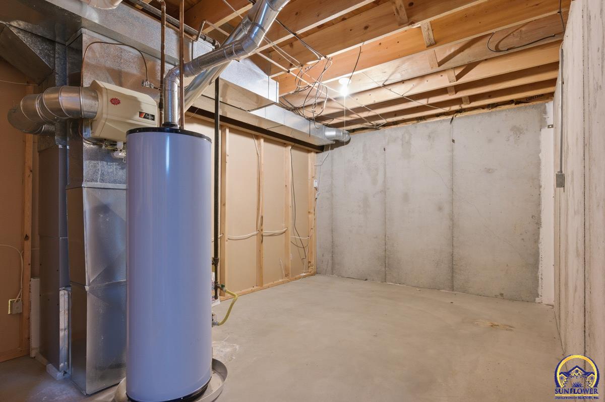 1012 Southwest Kent Place Topeka, KS 66604 - Photo 25 of 29