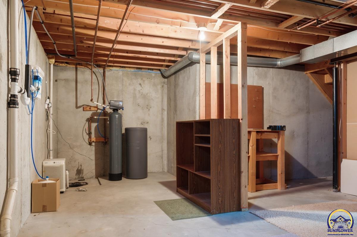 1012 Southwest Kent Place Topeka, KS 66604 - Photo 26 of 29