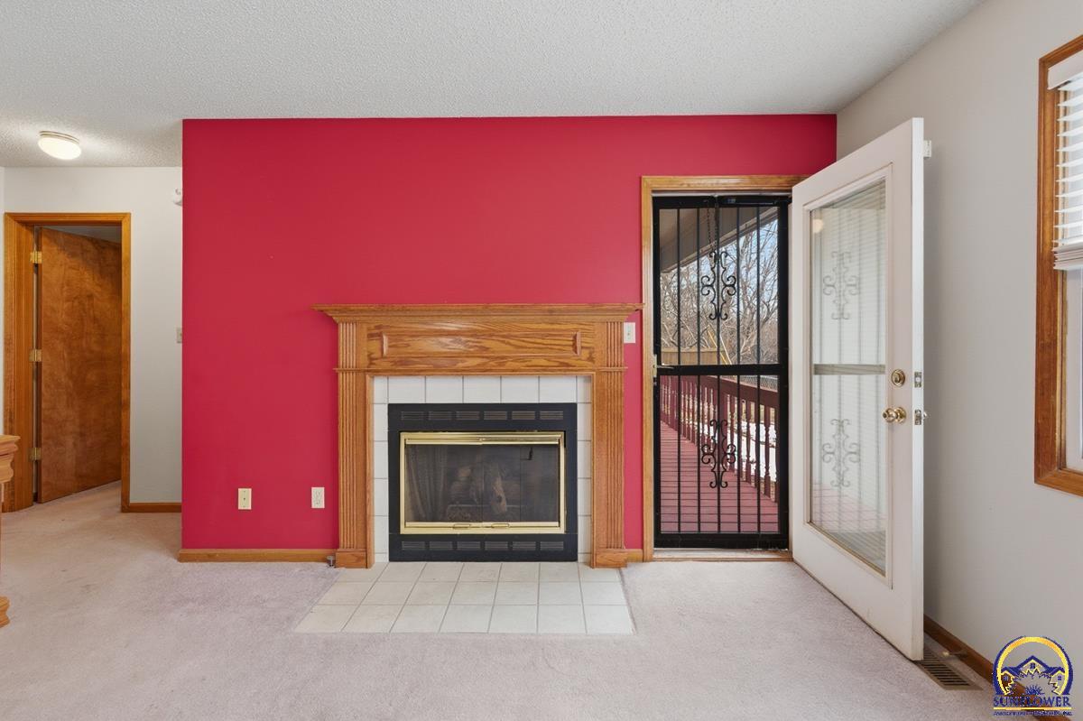 1012 Southwest Kent Place Topeka, KS 66604 - Photo 9 of 29