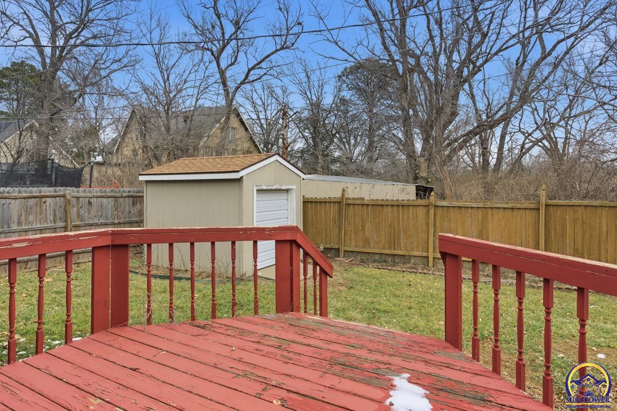 1012 Southwest Kent Place Topeka, KS 66604 - Photo 10 of 29