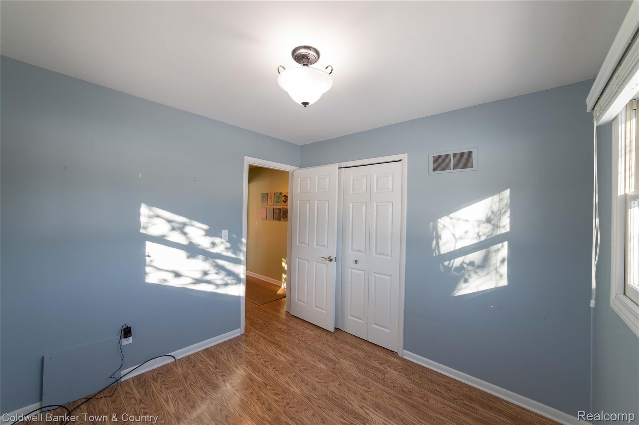 858 Henderson Road Howell, MI 48855 - Photo 6 of 50 Bedroom 858 Henderson Rd Howell Mi 48855
