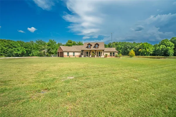 $825,000 | 239 County Road 4105, Bonham, TX 75418