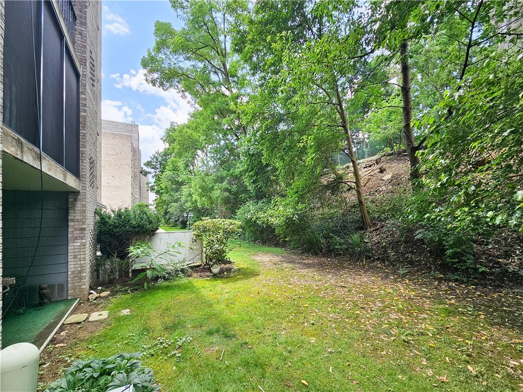 2120 Greentree Road, Unit 209E Pittsburgh, PA 15220 - Photo 13 of 30 Gallery Image 13