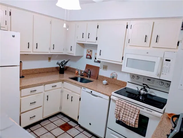 $174,900 | 2120 Greentree Road, Unit 209E, Pittsburgh, PA 15220