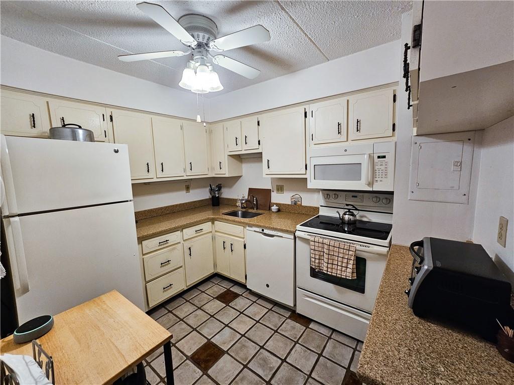 2120 Greentree Road, Unit 209E Pittsburgh, PA 15220 - Photo 4 of 30 Gallery Image 4