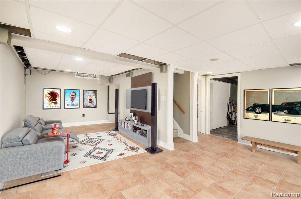 1536 Roslyn Road Grosse Pointe, MI 48236 - Photo 26 of 34