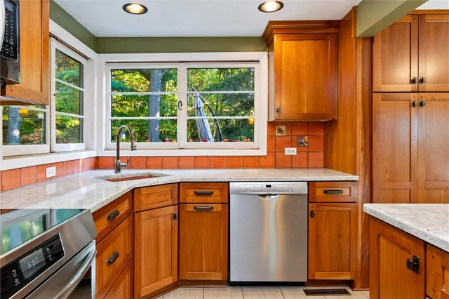 $379,900 | 7406 Forest Trail, Victor, NY 14564