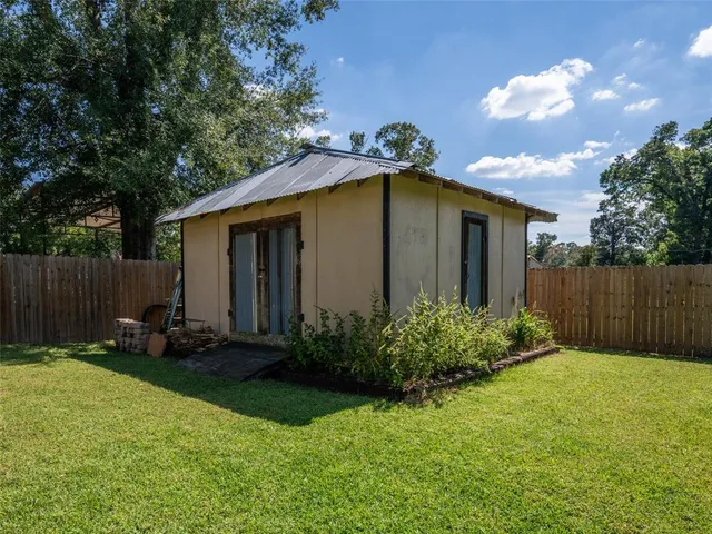 a front view of house with yard