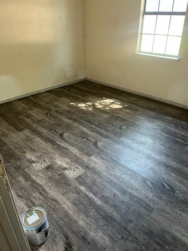 408 South Live Oak Street Mathis, TX 78368 - Photo 2 of 8 a view of a room with wooden floor and a window