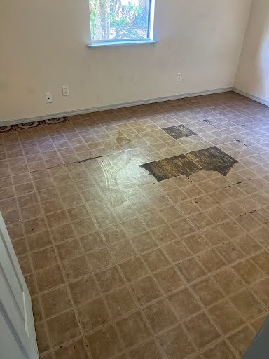 408 South Live Oak Street Mathis, TX 78368 - Photo 7 of 8 a view of a room with wooden floor and a window
