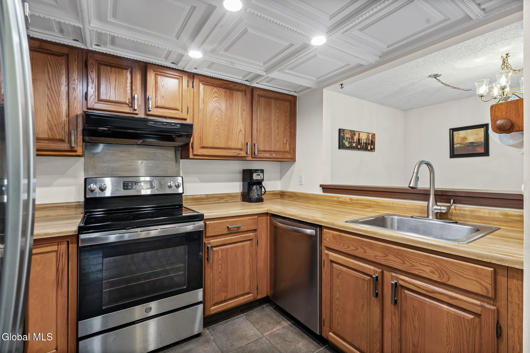 4 Oxford Road Bethlehem, NY 12159 - Photo 4 of 40 5-web-or-mls-4-oxford-rd