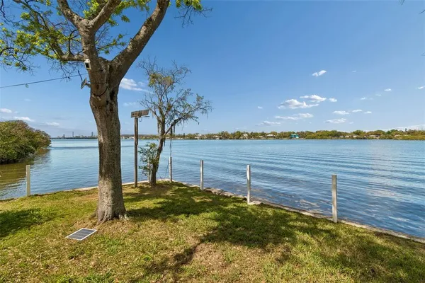 $960,000 | 9901 Bay Drive, Gibsonton, FL 33534