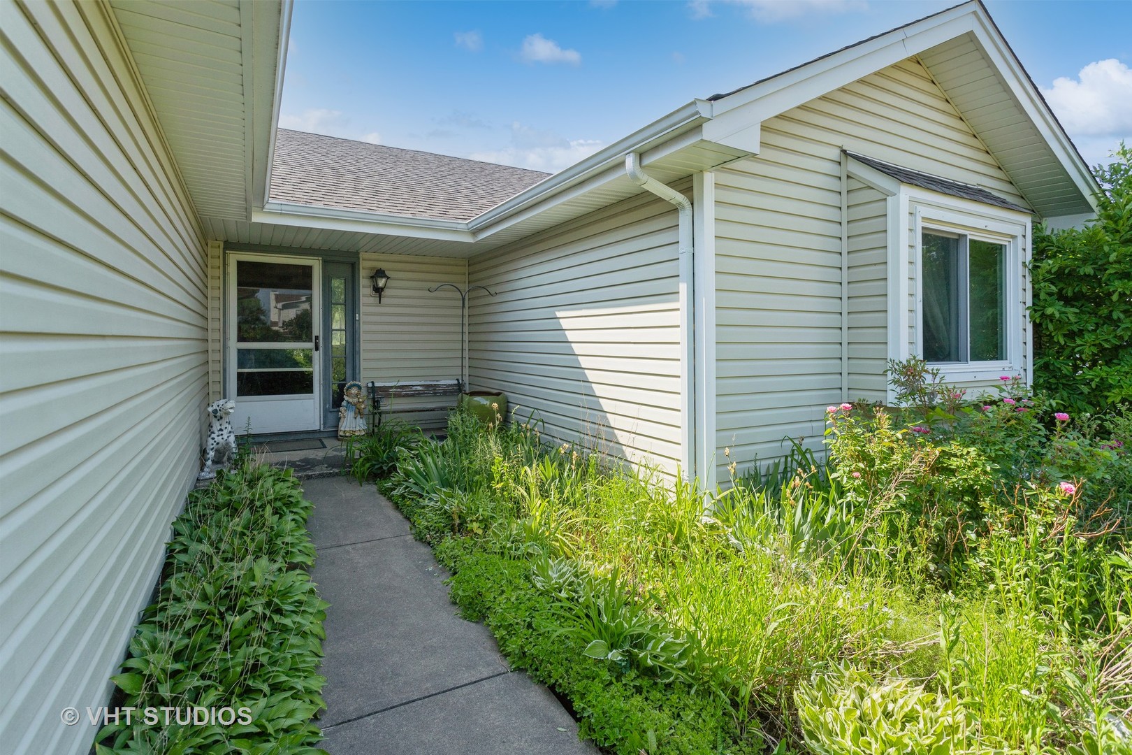 a view of a pathway of the house