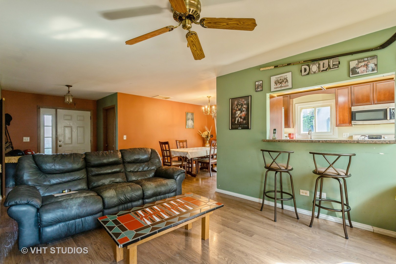 267 Westbrook Circle Naperville, IL 60565 - Photo 6 of 12 a living room with furniture