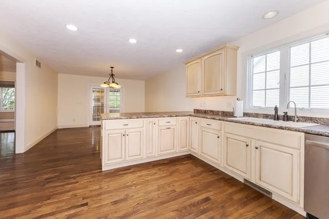 $503,900 | 2004 Withers Lane, Bloomington, IL 61704