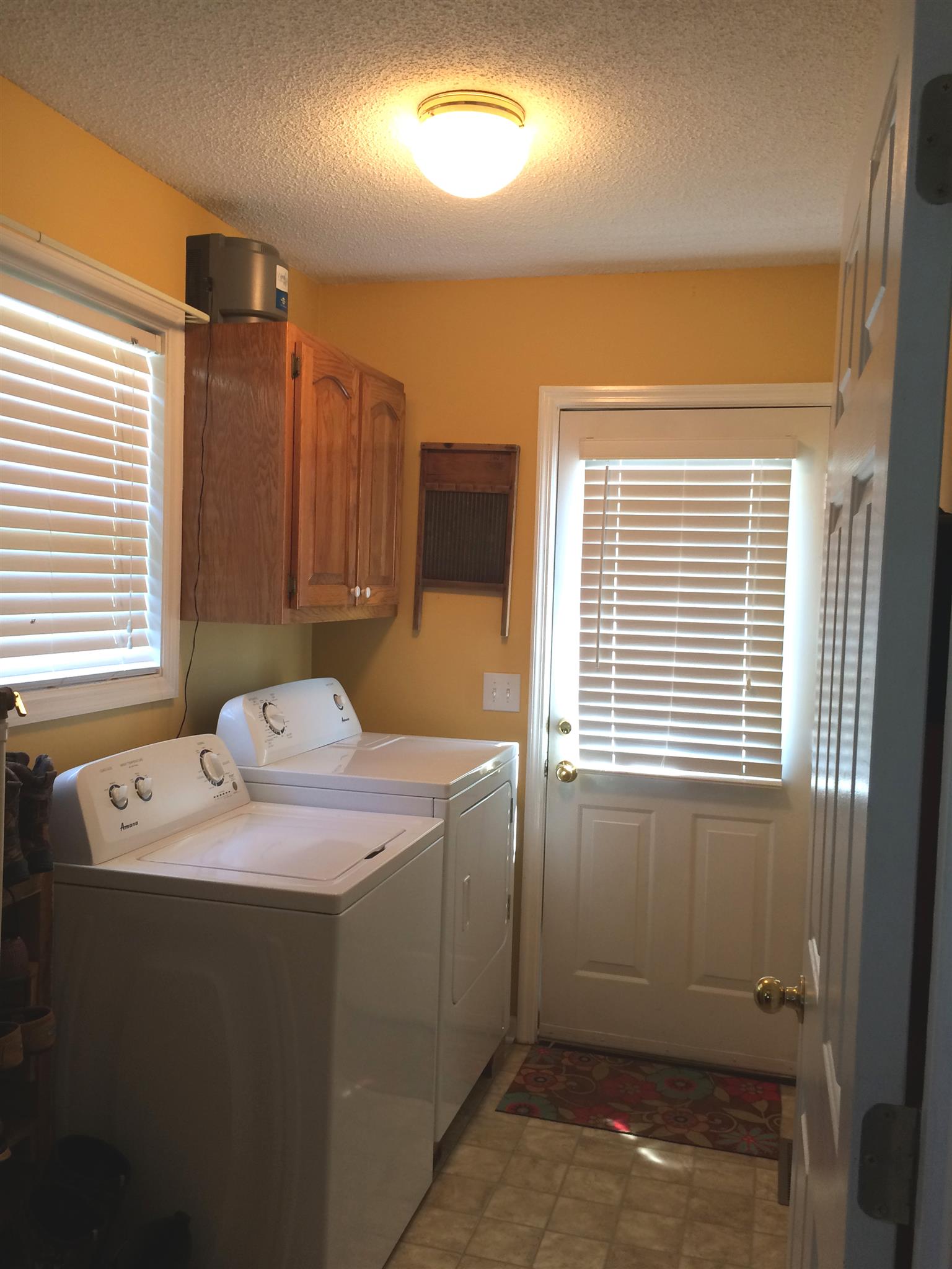 300 Rachel Road Pulaski, TN 38478 - Photo 11 of 28 Master bath also can be enter from the utility room