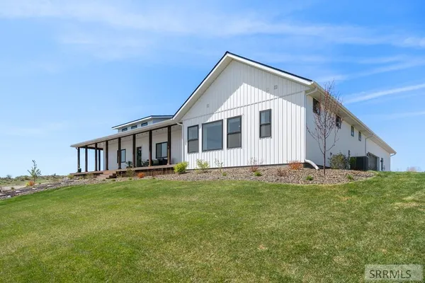 $875,000 | 1032 East Butte Road, Menan, ID 83434